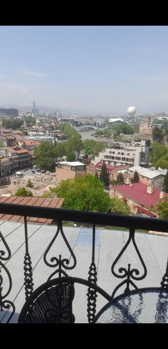 Saburtalo Bed & Breakfast | მეიდანი