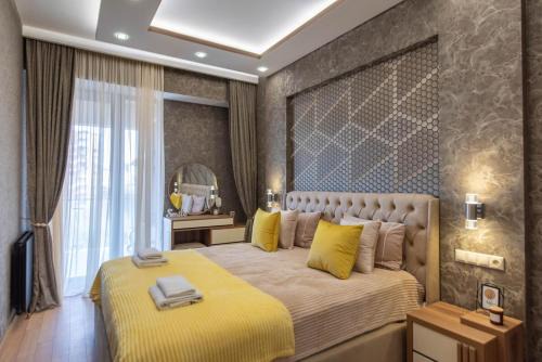 Vake Apartment | 2-Bedroom Apartment with Spacious Park View Balcony - Parking - Vake, Tbilisi