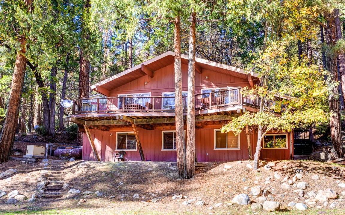 North Wawona Cabin | 209 m² Cabin ∙ 5 bedrooms ∙ 12 guests