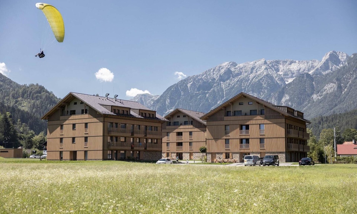 Hinterstoder Apartment | Alpine Retreat with Mountain Views