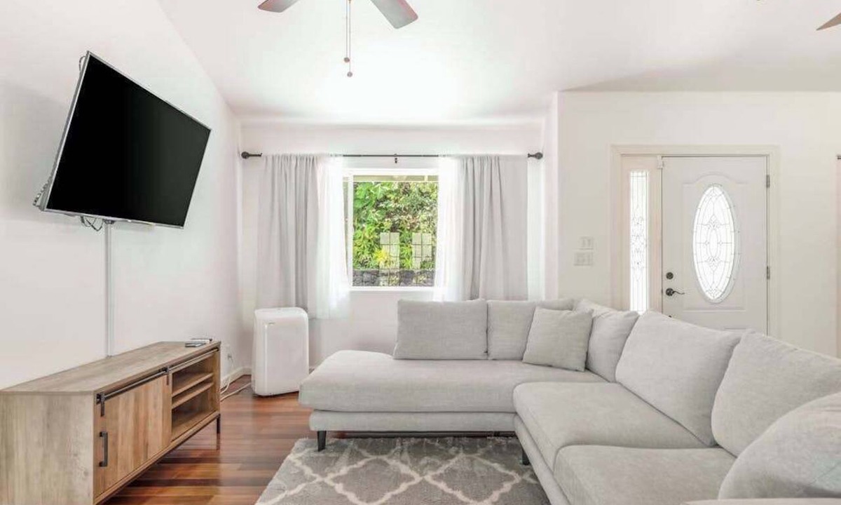 Kapoho House | August Special! Settle In for a Restful Pahoa Stay with Room to Breathe