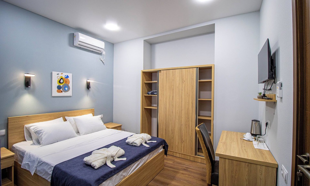 Sololaki House | Beautiful house with a garden in the heart of Tbilisi, 4 bedrooms with AC