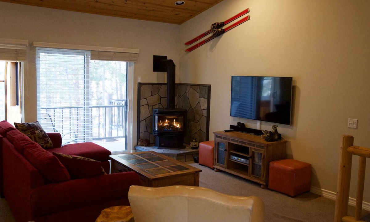 Mammoth Lakes Condo | Beautiful Upgraded Condo w/Private Spa.Dogs Considered 15min Walk to the Village