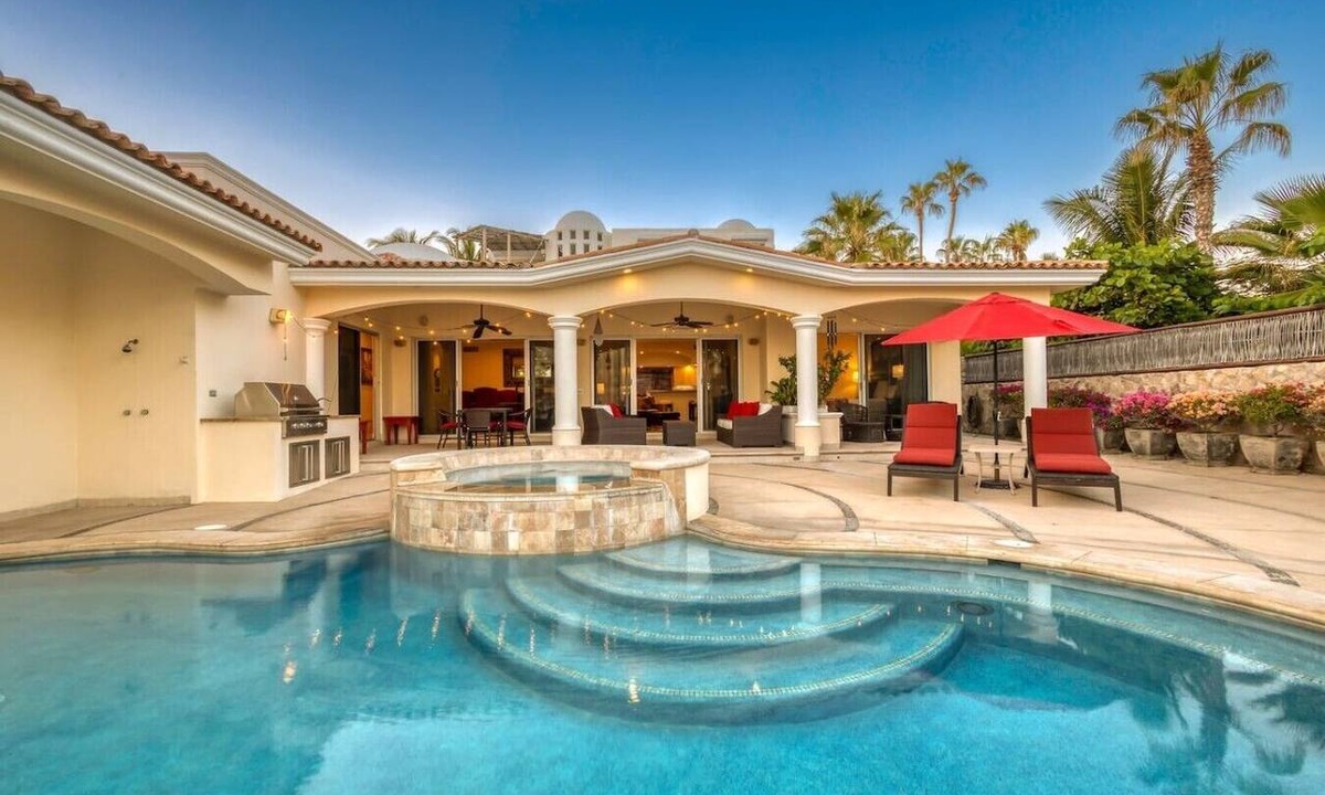 Palmilla House | Casa 4 C's is a spacious 3-bedroom private home featuring a pool, hot tub, ocean views, and a gourmet kitchen. Perfect for entertaining, it's just steps from beach access and offers the ideal setting for an unforgettable Cabo getaway.
