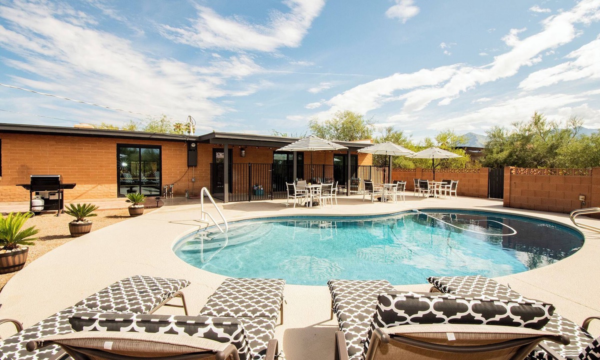 Oracle Heights Estates House | Charming brick 4-bedroom house with hot tub, private pool!