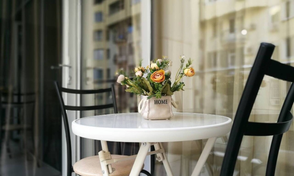 mtatsminda Apartment | Chic 2-bedroom apartment with AC, and balcony in awesome T'bilisi
