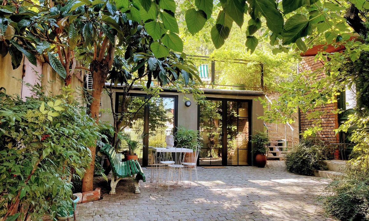 Old Tbilisi House | Chic Studio in Old Tbilisi Steps from Funicular & Sights