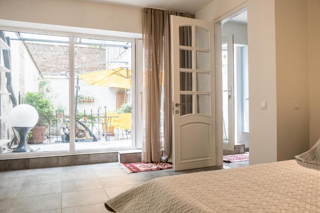 Vake Apartment | Cozy Apartment With The Inner Garden in Central Vake