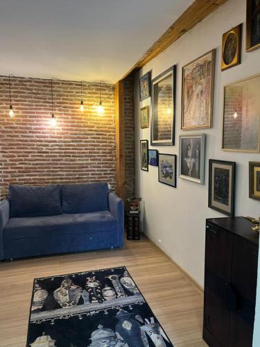 Chugureti Apartment | Cozy Vintage Brick Apartment