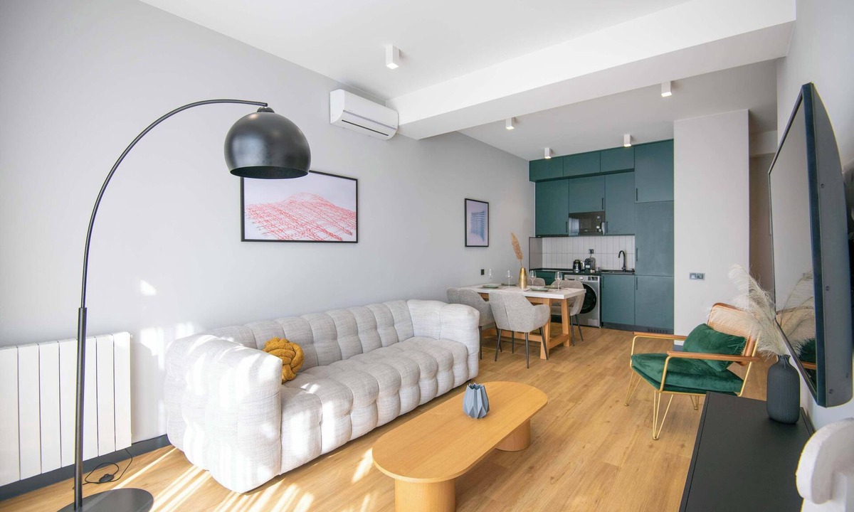 Chugureti Apartment | Deluxe One-Bedroom Balcony Suite with Kitchen
