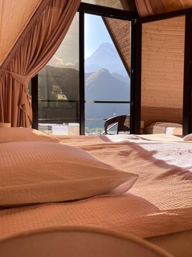 Stepantsminda Villa | EMKA Cottages Kazbegi