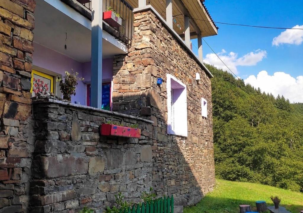 Roshka House | Gudani Temi