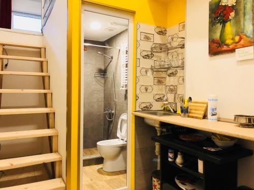 Sololaki Apartment | Heart of Old Tbilisi Apartments 2