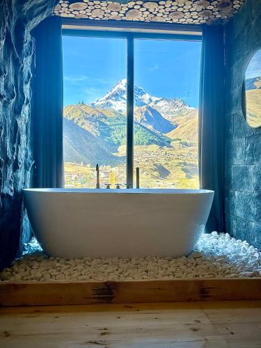 Stepantsminda Apartment | Hillside Kazbegi