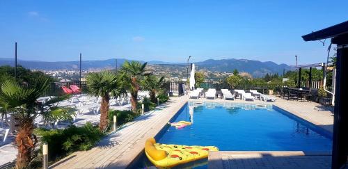 Tbilisi Hotel | hotel Labyrinth pool
