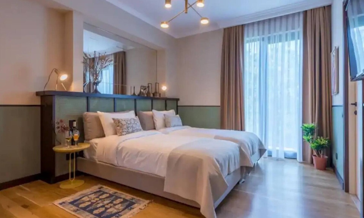Zegaani House | Hotel room in a winery with balcony