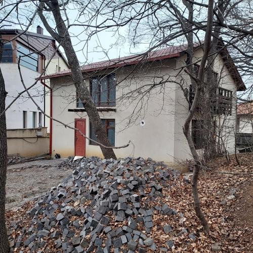 Tsqneti Apartment | House on the mountain