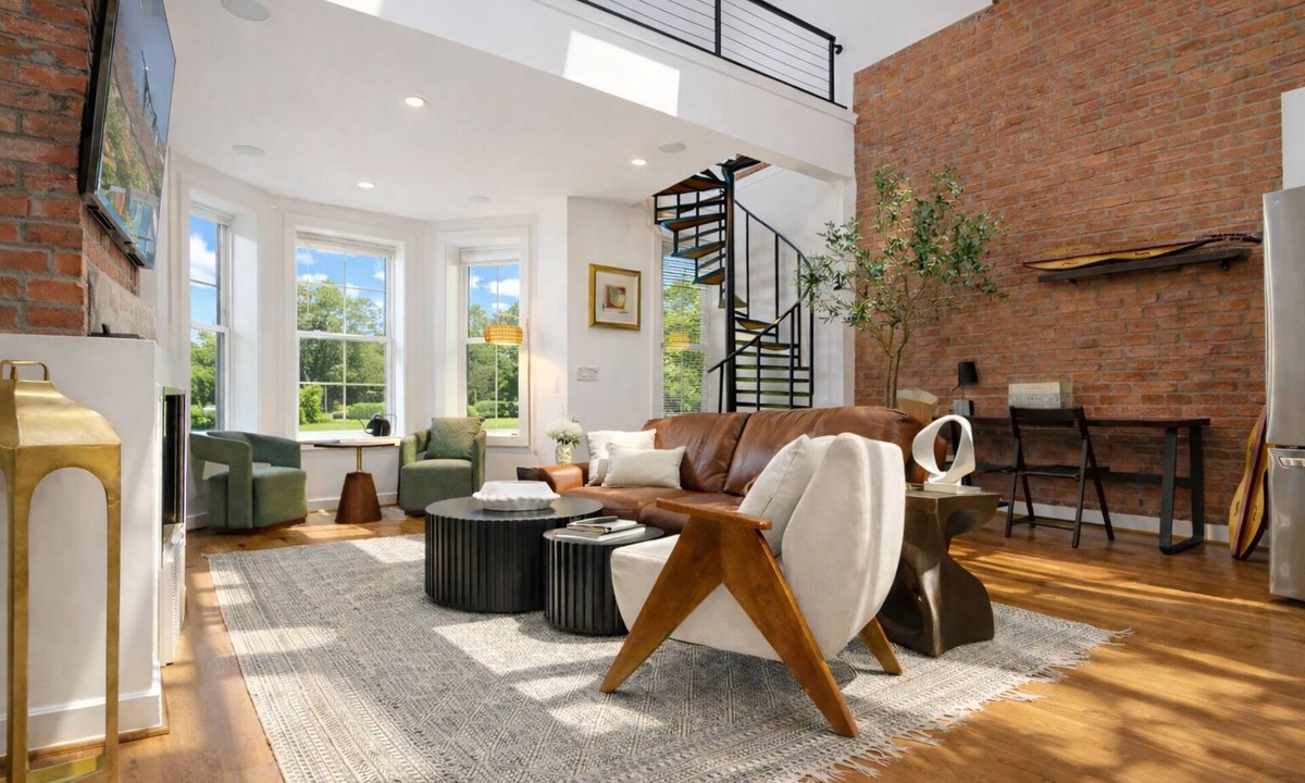 Columbia Heights House | Luxury 7BR Rowhouse w/Rooftop, Yard & Parking Near U St