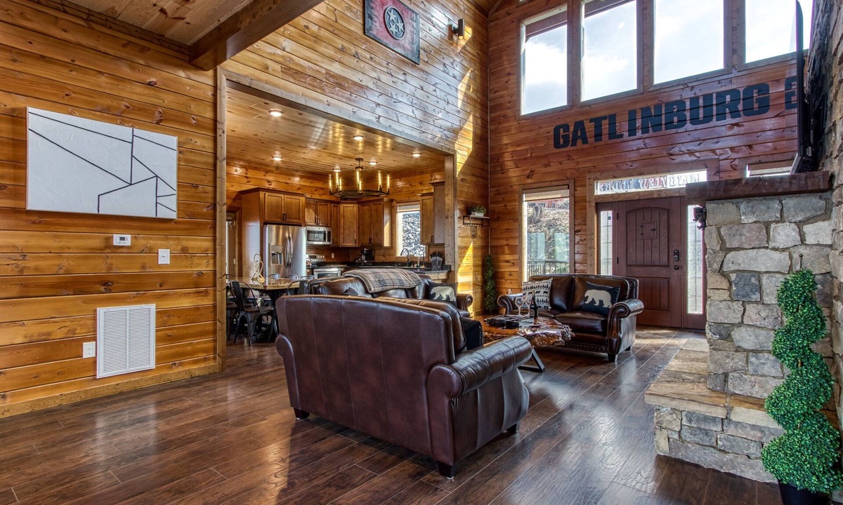 Chalet Village North Cabin | Luxury LongView Lodge-Sleeps 20-Best Location in Smokies-16 Beds-Pool