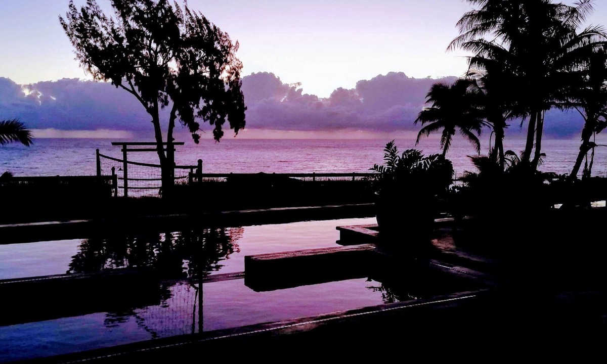Hakalau House | Luxury Oceanfront Apartment Gated Cliffside Estate - Carriage - Beach 10m walk