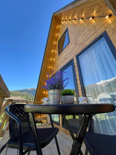 Bagvdanari Ski Chalet | Mestia Sunrise Cottage - 1BR Cosy Stay in Svaneti