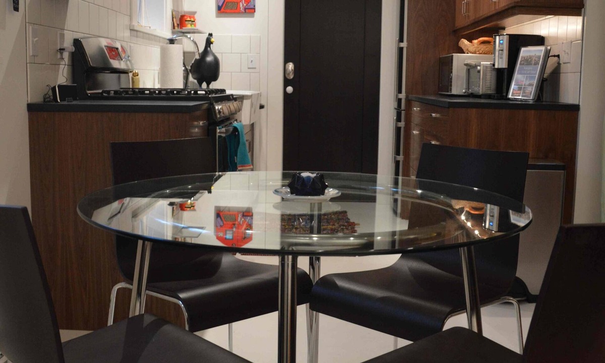 Wallingford Apartment | Modern and artsy 2 bed, 1 bath Green Lake/Wallingford private retreat