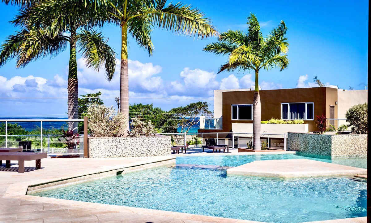 Reading House | Nautical Homes 2, Ocean Front/View, Free Wifi, A/C, Hot Tub, BBQ Grill. Balcony