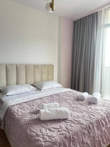 Vake-Saburtalo Apartment | Olive Dream Apartment with Balcony View