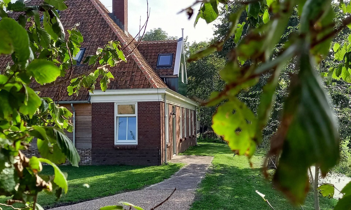 Edam Apartment | On the Markermeer between Edam and Volendam you will find our beautiful farmhouse.