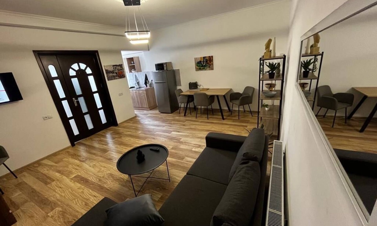 mtatsminda Apartment | Opera Apartment Sleeps 4 with Patio