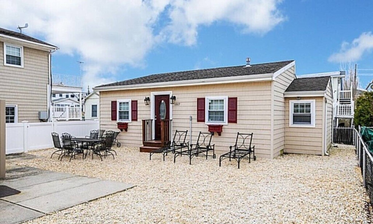 Ortley Beach Cottage | PREMIER HOST-2BR SEASIDE PARK COTTAGE One Short Block to Beach, Kit, Liv Room