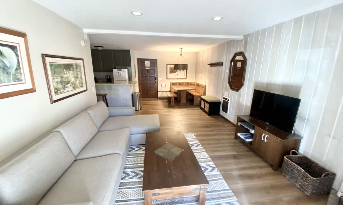Mammoth Lakes Condo | Remodeled Nov ‘22 Cozy Mammoth Condo - Walking Distance to Canyon Lodge