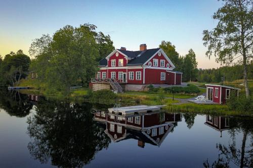 Soderbarke Hostel | River Lodge