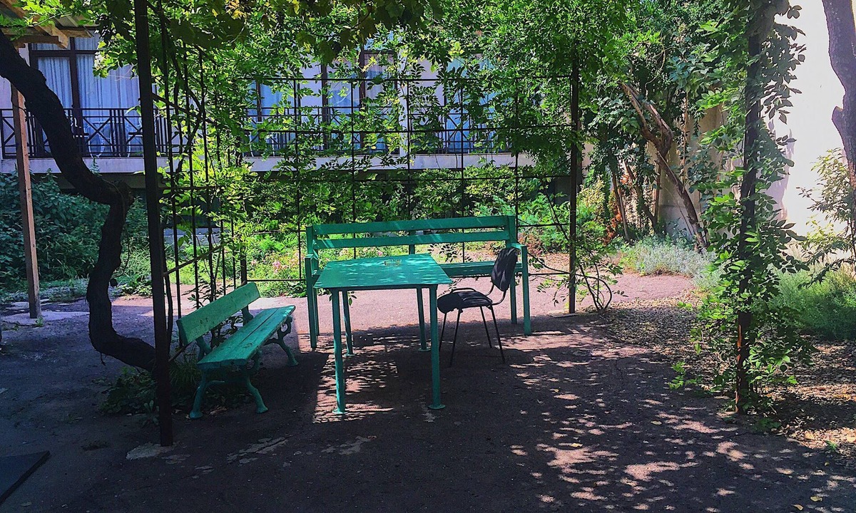 Avlabari House | Rose garden house in Tbilisi