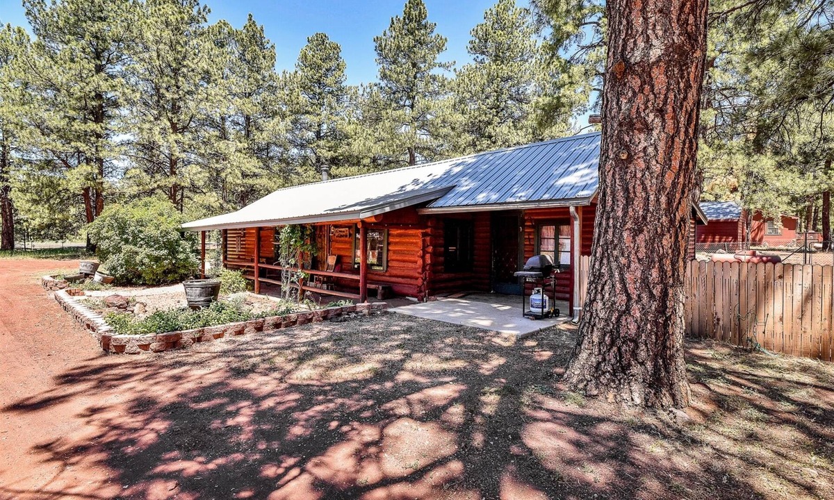 Parks Cabin | Rustic Star | Authentic Log Cabin in the Woods | Near the Grand Canyon, Flagstaff & Williams