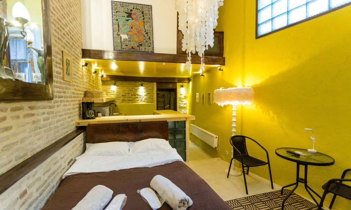 Tbilisi City Centre Apartment | Saffron Loft with Terrace, Under the Castle in Old Town