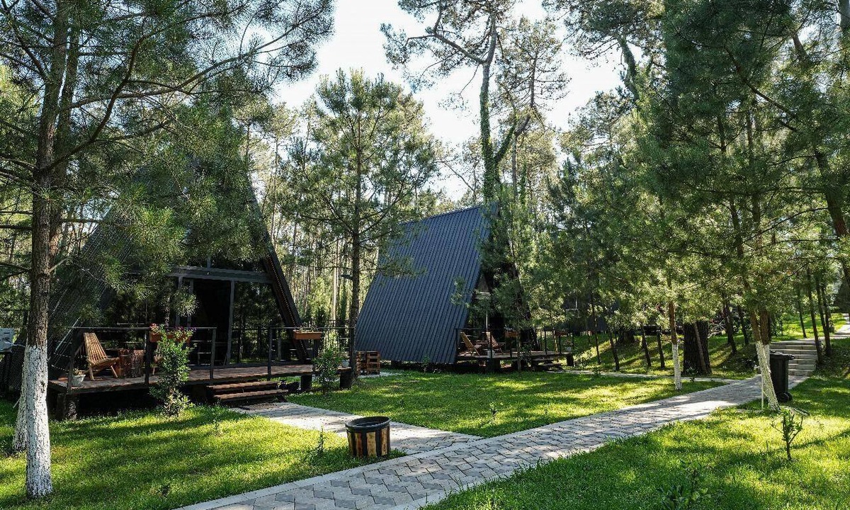 Guria Ski Chalet | Seaside A-Frame Cottage for Couples and Families near Ureki Beach