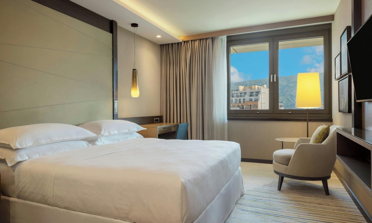 Old Tbilisi Hotel | Sheraton Grand Tbilisi Metechi Palace