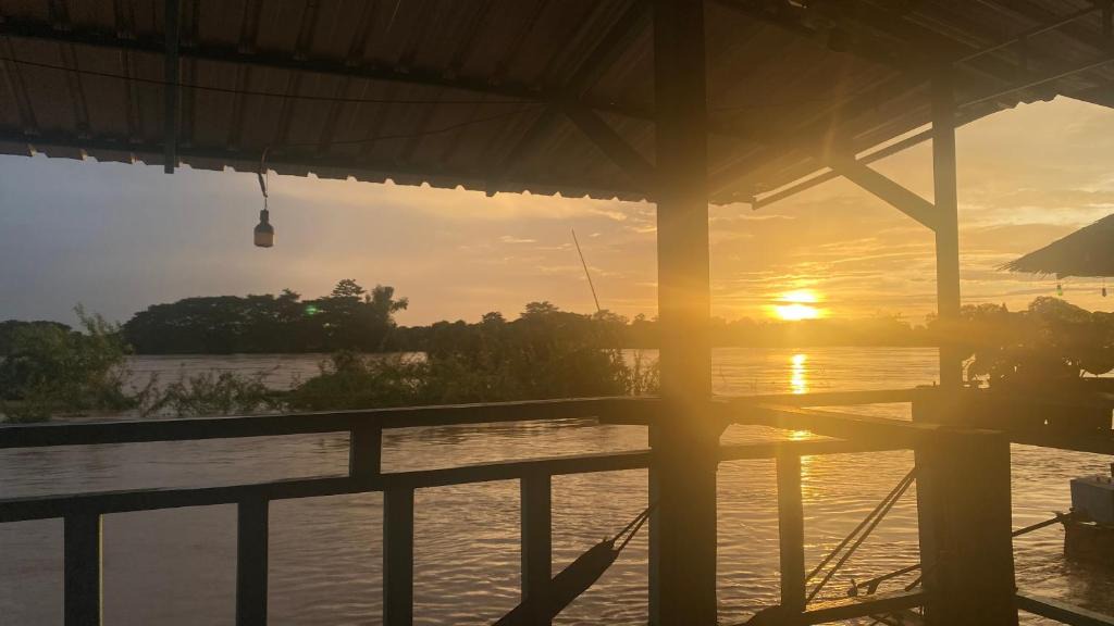 Don Det Hostel | Sompong Sunset View Guesthouse