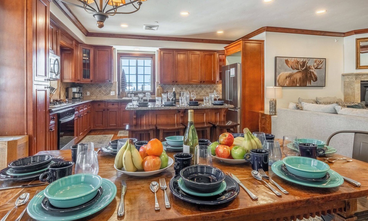 Mammoth Lakes Condo | Spacious Canyon Lodge Home | Mammoth Moose w/Hot Tub & Garage