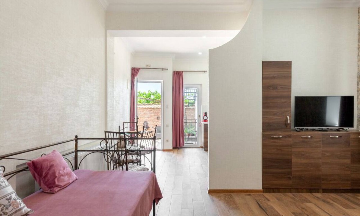 mtatsminda Apartment | Studio Apartment on top of old Tbilisi with a 180 degree View of the city
