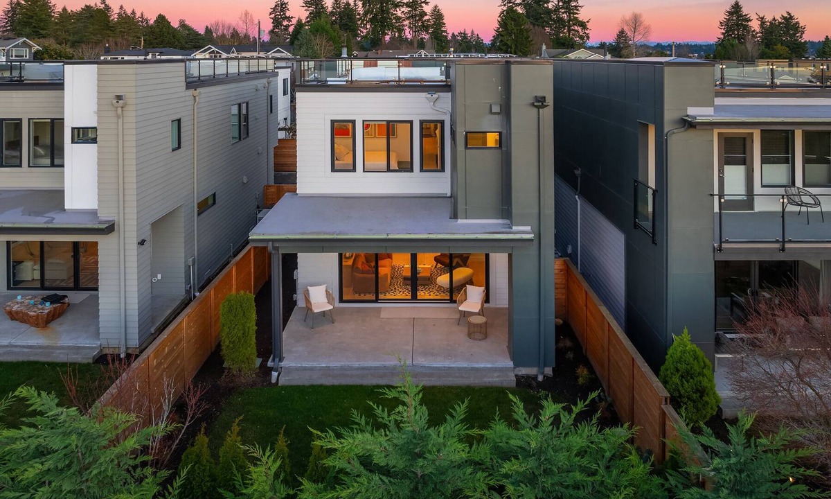 Norkirk House | Unobstructed, Breathtaking Water Views RIGHT in Kirkland, WA.