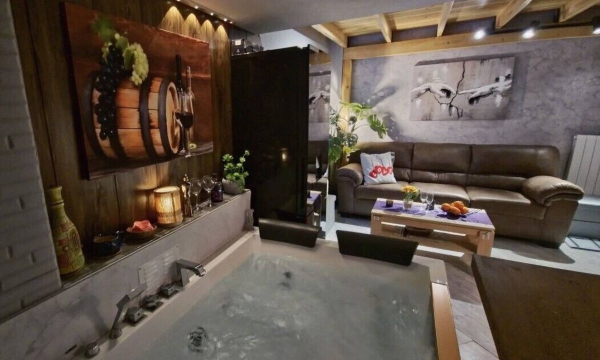 Tbilisi Apartment | Warm Private JACUZZI Apartment - TBILISI by N A T Suite