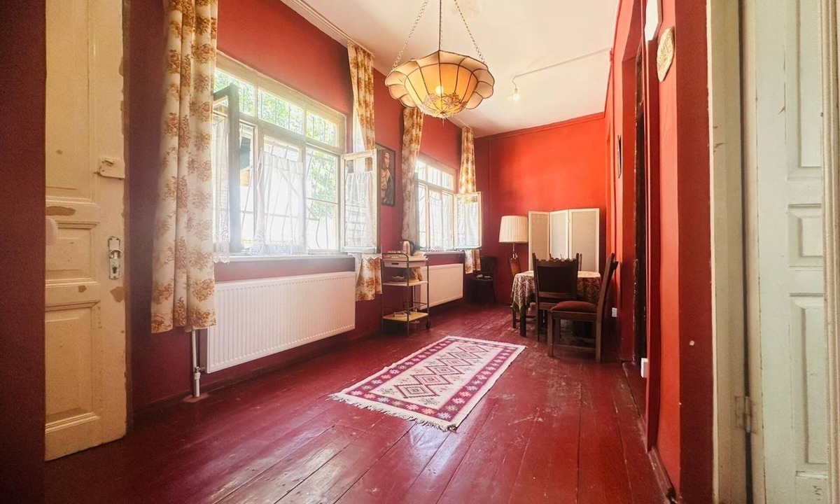 Chugureti House | Writers House. 3 Bedroom. Private yard in Old Tbilisi. Amazing views