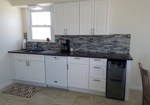 2nd Floor/Spacious deck to enjoy your sunset evenings after the beach, which is only a 3 block walk. in Avalon