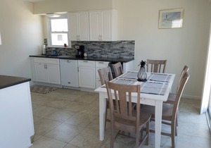 2nd Floor/Spacious deck to enjoy your sunset evenings after the beach, which is only a 3 block walk. in Avalon