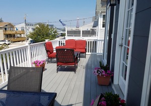 2nd Floor/Spacious deck to enjoy your sunset evenings after the beach, which is only a 3 block walk. in Avalon