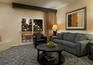 4 Serene Units in 40-Acre Property, Perfect for Special Events! On-Site Dining in Paradise Valley