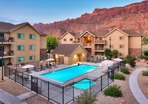 6H Spacious Moab RedCliff Condo, POOL & HOT TUB in Moab