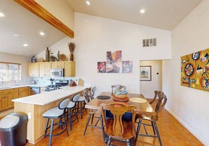 Modern Townhome with Seasonal Pool and Hot Tub - Views and Hiking Nearby in Moab